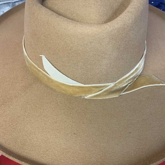 Lack of color Val hat new wtags small flaws main image 4